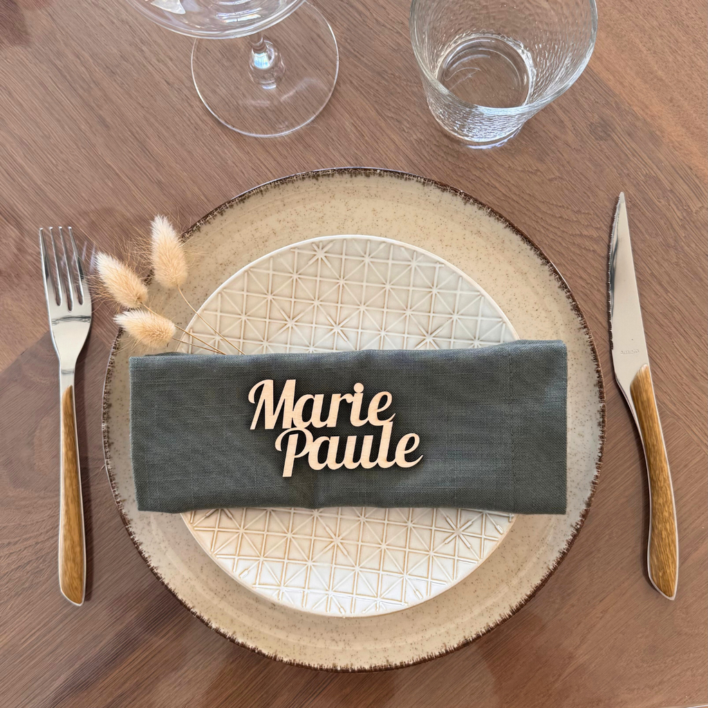 Marque-Place en Bois Personnalisé – Prénom pour Table Atelier Liméa